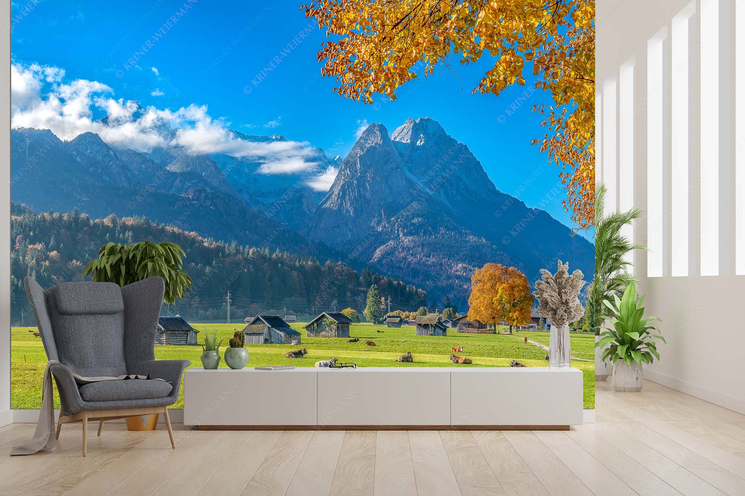 Garmischer Herbstidylle – Fototapete – Größe ca. 300x200cm, Seitenverhältnis 3:2 — Alpspitze Waxenstein Blick über eine Herbstweide in Garmisch-Partenkirchen zum Wettersteingebirge - Garmischer Herbstidylle - Fototapete - Größe ca. 300x200cm, Seitenverhältnis 3:2 - Alpspitze Waxenstein - weitere Infos unter https://www.kriner-weiermann.de