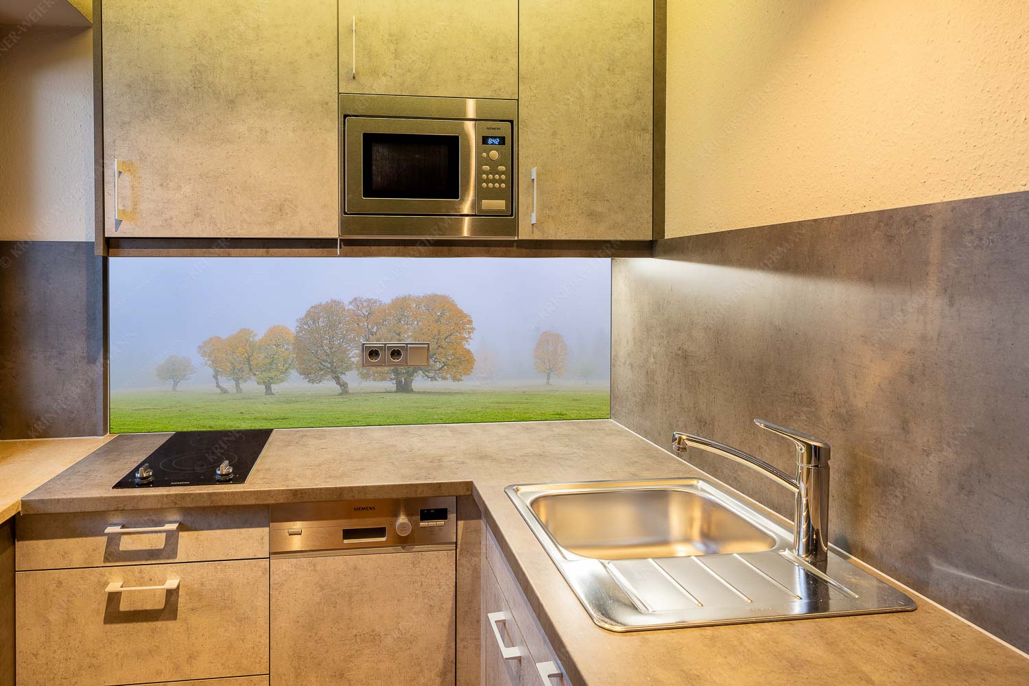 Individualität – Küchenrückwand – Größe ca. 150x60cm, Seitenverhältnis 2,5:1 — Bergahorn im Karwendelgebirge Ein wunderschönes Ahorn-Ensemble im Rontal - Individualität - Küchenrückwand - Größe ca. 150x60cm, Seitenverhältnis 2,5:1 - Bergahorn im Karwendelgebirge - weitere Infos unter https://www.kriner-weiermann.de