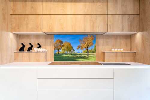 Bei den Buckelwiesen in der Alpenwelt Karwendel liegt diese kleine Kapelle - Maria Rast im Herbst - Küchenspiegel - Größe ca. 90x60cm, Seitenverhältnis 3:2 - Kapelle bei den Buckelwiesen - weitere Infos unter https://www.kriner-weiermann.de