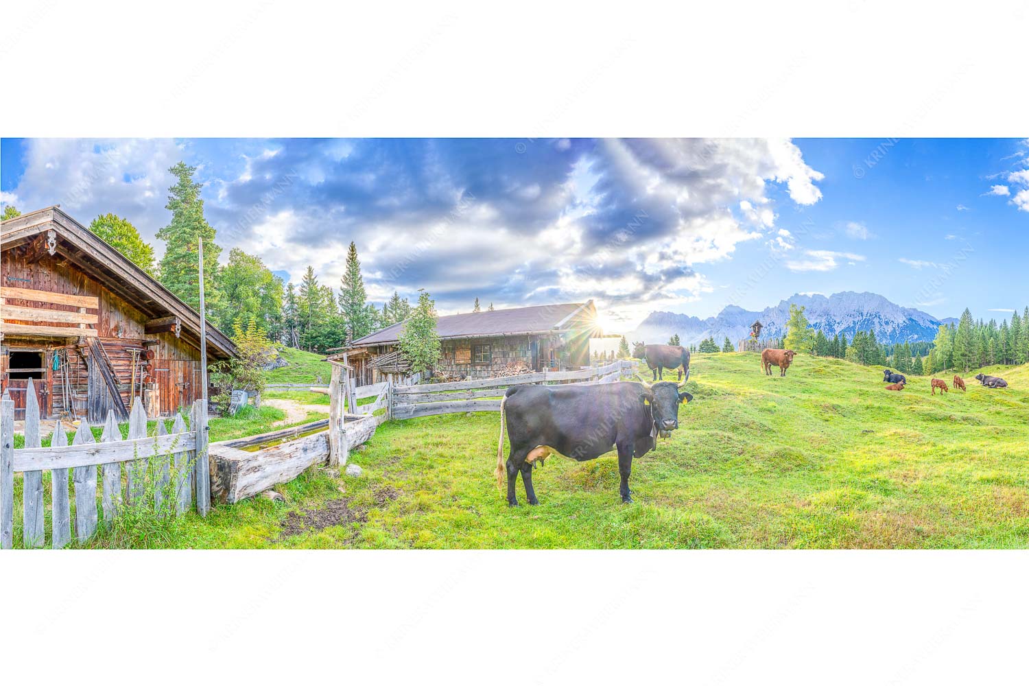 Malerische Almhütte bei Mittenwald mit Karwendel - Oimarisch VIII - Seitenverhältnis 2,5:1 - Mittenwald Alm Buckelwiesen Karwendel - weitere Infos unter https://www.kriner-weiermann.de