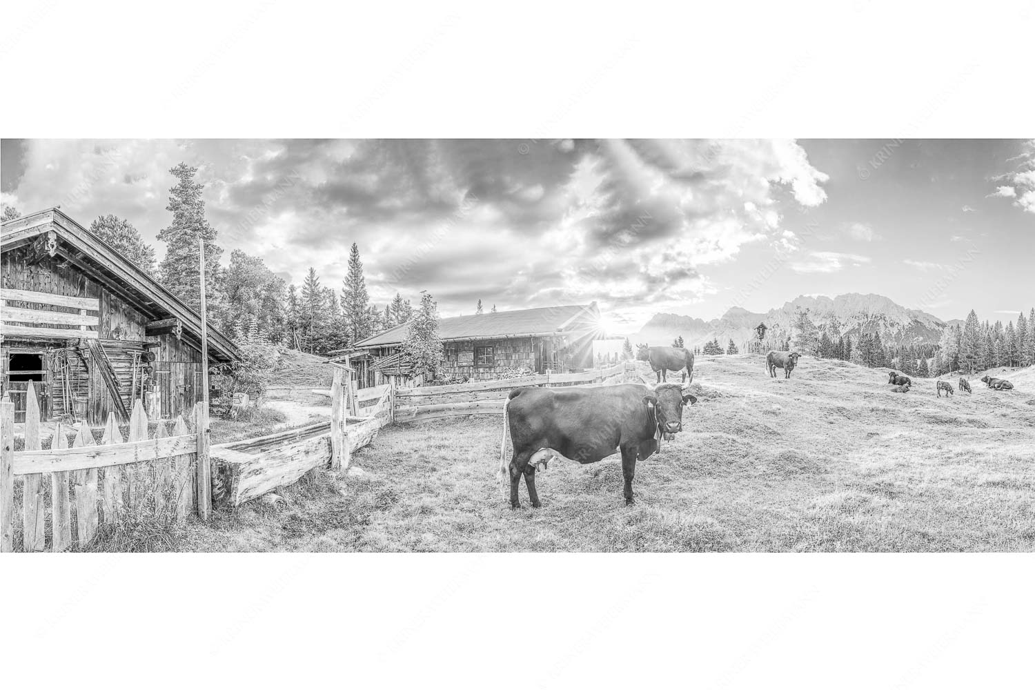 Malerische Almhütte bei Mittenwald mit Karwendel - Oimarisch VIII - Seitenverhältnis 2,5:1 - Mittenwald Alm Buckelwiesen Karwendel - weitere Infos unter https://www.kriner-weiermann.de