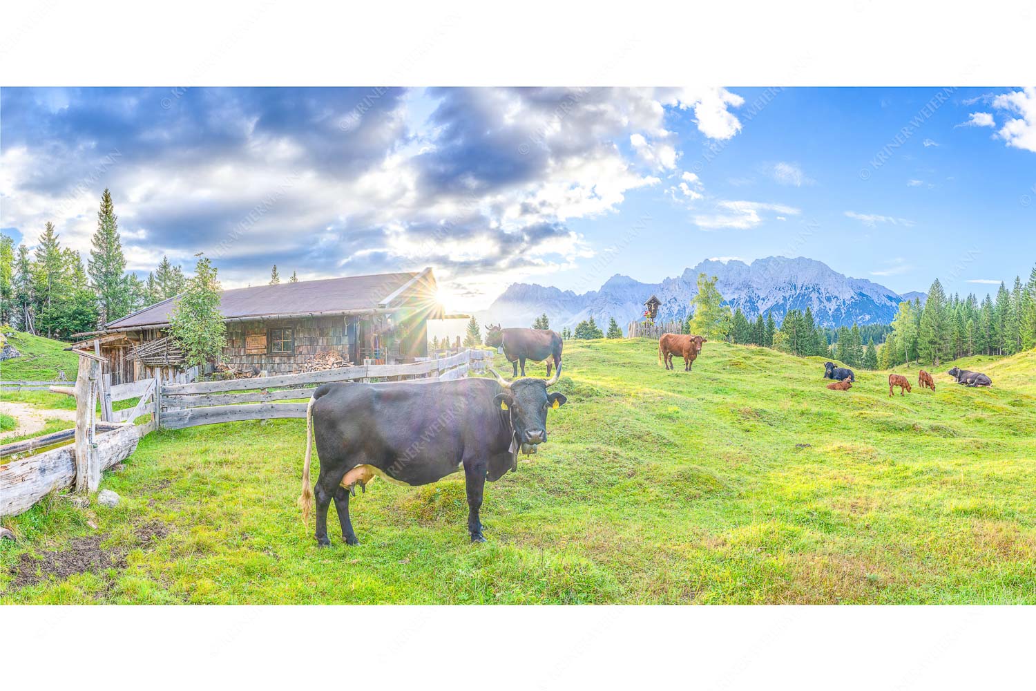 Malerische Almhütte bei Mittenwald mit Karwendel - Oimarisch VIII - Seitenverhältnis 2:1 - Mittenwald Alm Buckelwiesen Karwendel - weitere Infos unter https://www.kriner-weiermann.de