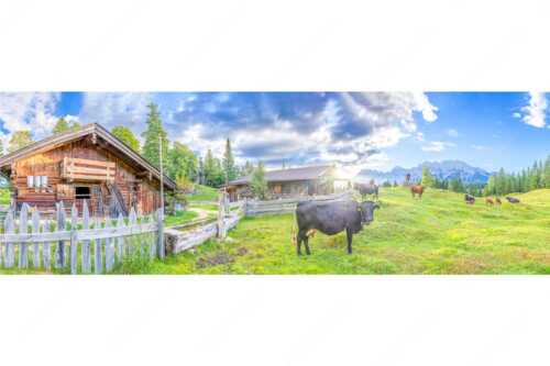 Malerische Almhütte bei Mittenwald mit Karwendel - Oimarisch VIII - Seitenverhältnis 3:1 - Mittenwald Alm Buckelwiesen Karwendel - weitere Infos unter https://www.kriner-weiermann.de