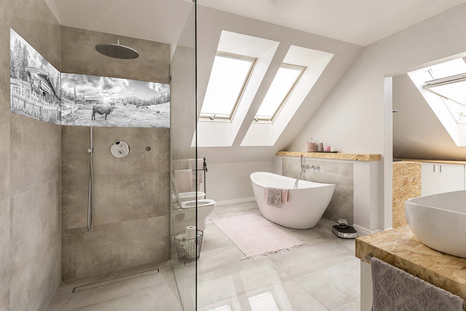 Malerische Almhütte bei Mittenwald mit Karwendel - Oimarisch VIII - LED-Leuchtbild - 2-Teilig, Größe ca. 240x60cm, Seitenverhältnis 4:1 - Mittenwald Alm Buckelwiesen Karwendel - weitere Infos unter https://www.kriner-weiermann.de