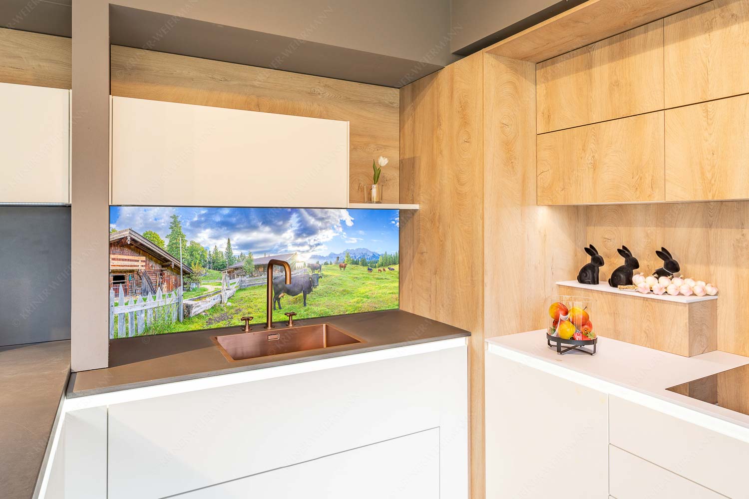 Oimarisch VIII – Küchenrückwand – Größe ca. 150x60cm, Seitenverhältnis 2,5:1 — Mittenwald Alm Buckelwiesen Karwendel Malerische Almhütte bei Mittenwald mit Karwendel - Oimarisch VIII - Küchenrückwand - Größe ca. 150x60cm, Seitenverhältnis 2,5:1 - Mittenwald Alm Buckelwiesen Karwendel - weitere Infos unter https://www.kriner-weiermann.de