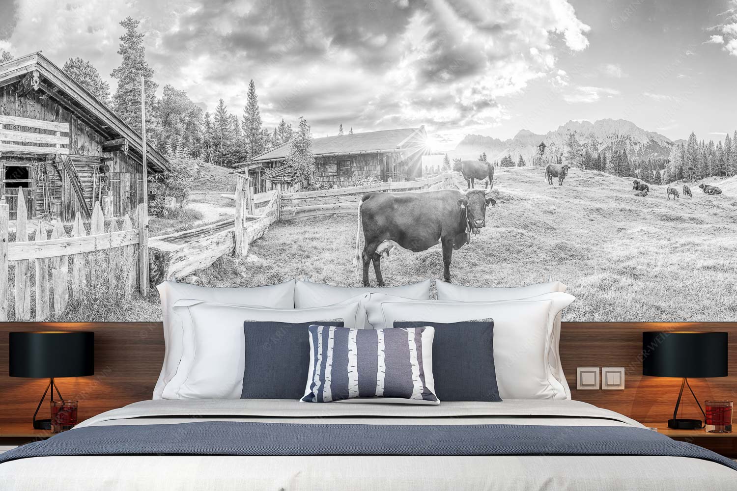 Oimarisch VIII – Fototapete – Größe ca. 350x140cm, Seitenverhältnis 2,5:1 — Mittenwald Alm Buckelwiesen Karwendel Malerische Almhütte bei Mittenwald mit Karwendel - Oimarisch VIII - Fototapete - Größe ca. 350x140cm, Seitenverhältnis 2,5:1 - Mittenwald Alm Buckelwiesen Karwendel - weitere Infos unter https://www.kriner-weiermann.de