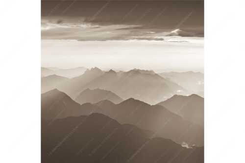 Blick von der Zugspitze über Thannheimer Berge in den Sonnenuntergang - Shining - Seitenverhältnis 1:1 - Silhouetten Abendstimmung auf der Zugspitze - weitere Infos unter https://www.kriner-weiermann.de