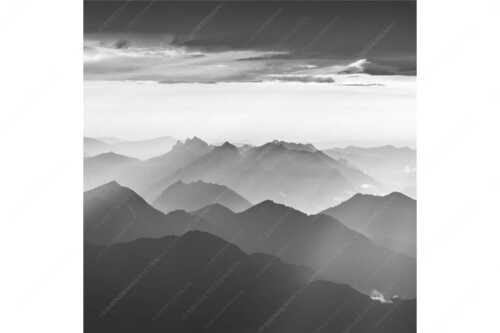 Blick von der Zugspitze über Thannheimer Berge in den Sonnenuntergang - Shining - Seitenverhältnis 1:1 - Silhouetten Abendstimmung auf der Zugspitze - weitere Infos unter https://www.kriner-weiermann.de