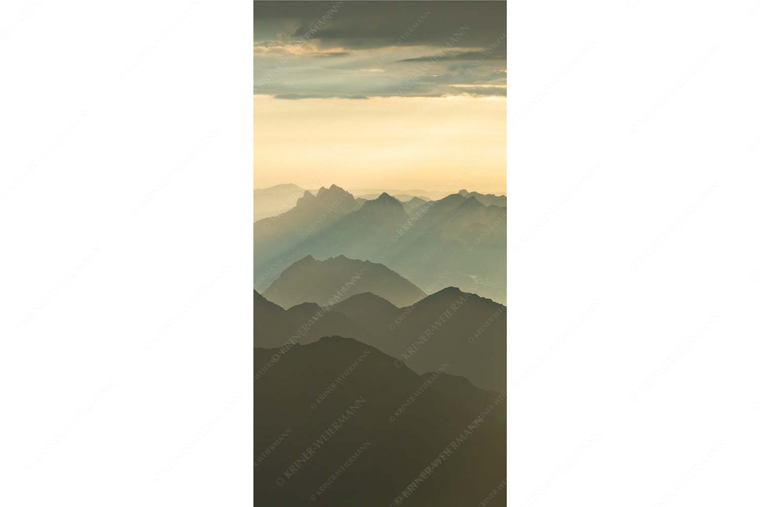 Blick von der Zugspitze über Thannheimer Berge in den Sonnenuntergang