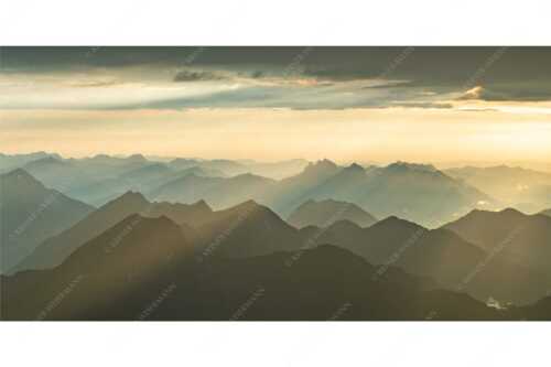 Blick von der Zugspitze über Thannheimer Berge in den Sonnenuntergang - Shining - Seitenverhältnis 2:1 - Silhouetten Abendstimmung auf der Zugspitze - weitere Infos unter https://www.kriner-weiermann.de