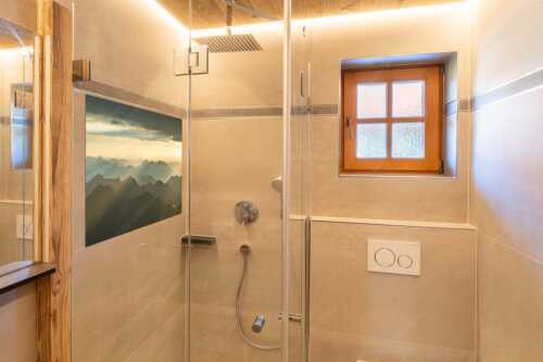 Blick von der Zugspitze über Thannheimer Berge in den Sonnenuntergang - Shining - Glasbild - Größe ca. 120x80cm, Seitenverhältnis 3:2 - Silhouetten Abendstimmung auf der Zugspitze - weitere Infos unter https://www.kriner-weiermann.de