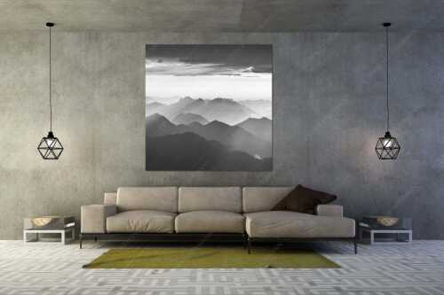 Blick von der Zugspitze über Thannheimer Berge in den Sonnenuntergang - Shining - Wandbild - Größe ca. 160x160cm, Seitenverhältnis 1: - Silhouetten Abendstimmung auf der Zugspitze - weitere Infos unter https://www.kriner-weiermann.de
