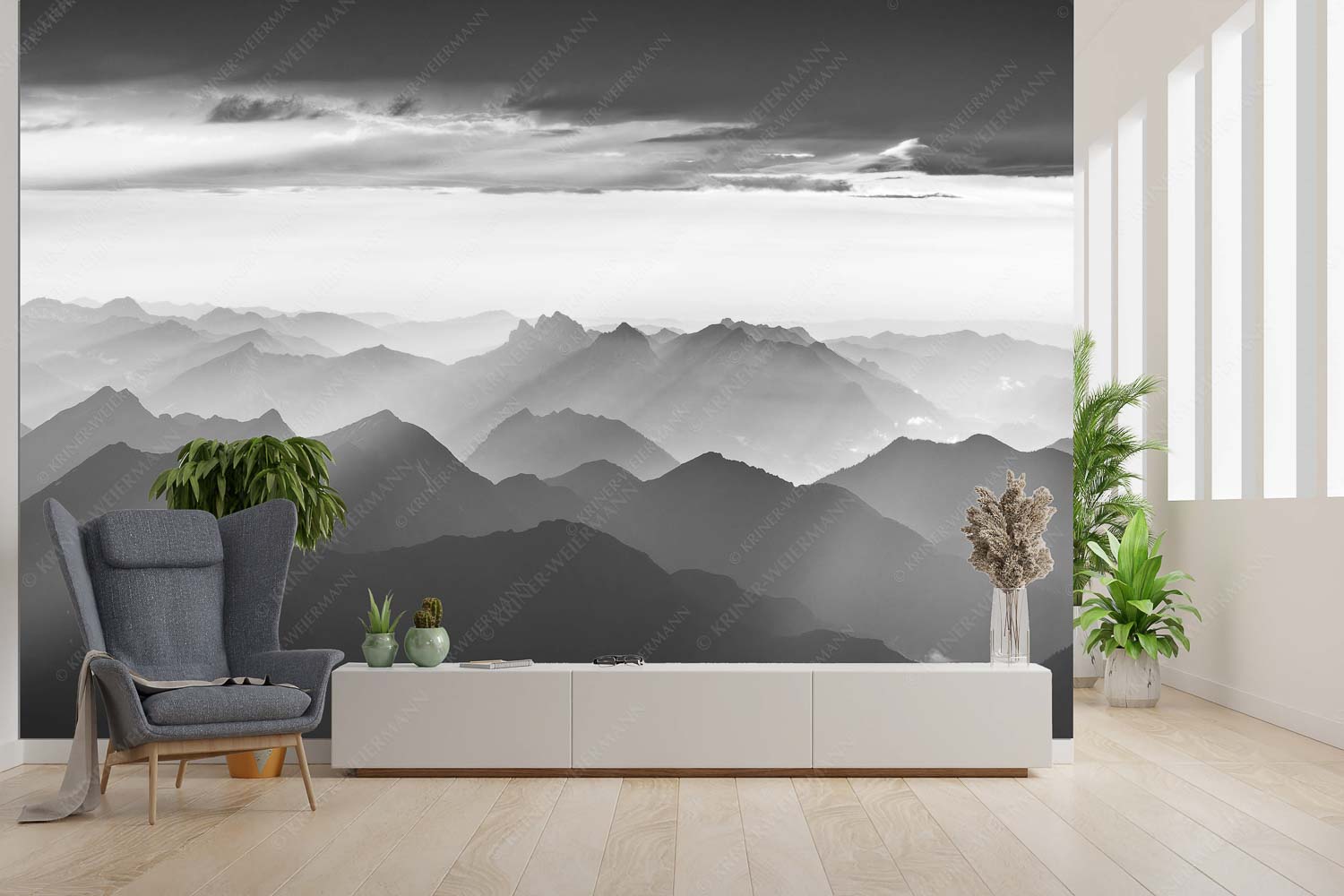 Shining – Fototapete – Größe ca. 300x200cm, Seitenverhältnis 3:2 — Silhouetten Abendstimmung auf der Zugspitze Blick von der Zugspitze über Thannheimer Berge in den Sonnenuntergang - Shining - Fototapete - Größe ca. 300x200cm, Seitenverhältnis 3:2 - Silhouetten Abendstimmung auf der Zugspitze - weitere Infos unter https://www.kriner-weiermann.de