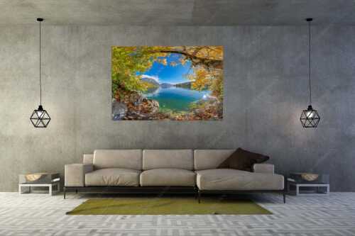 Farbenfroh zeigen sich im Herbst die Uferregionen des Sees - Walchensee im Herbst - Wandbild - Größe ca. 180x120cm, Seitenverhältnis 3:2 - Herzogstand mit Walchenseebucht - weitere Infos unter https://www.kriner-weiermann.de