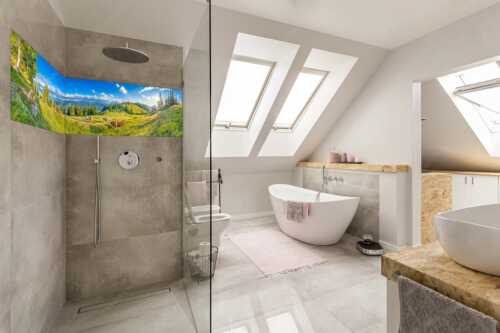 Junge Kälber auf einer Alm bei Jachenau - Almabend - LED-Leuchtbild - 2-Teilig, Größe ca. 240x60cm, Seitenverhältnis 4:1 - Almweide Jachenau - weitere Infos unter https://www.kriner-weiermann.de