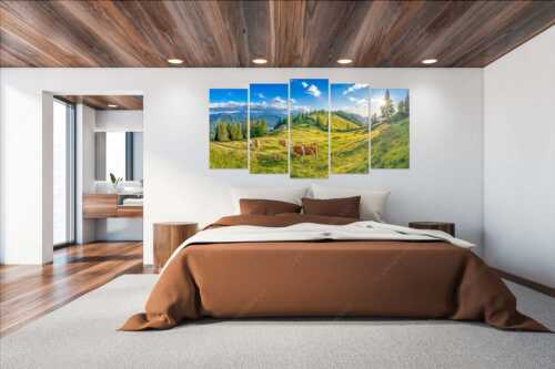 Junge Kälber auf einer Alm bei Jachenau - Almabend - Wandbild - 5er Split, Größe ca. 200x100cm, Seitenverhältnis 2:1 - Almweide Jachenau - weitere Infos unter https://www.kriner-weiermann.de