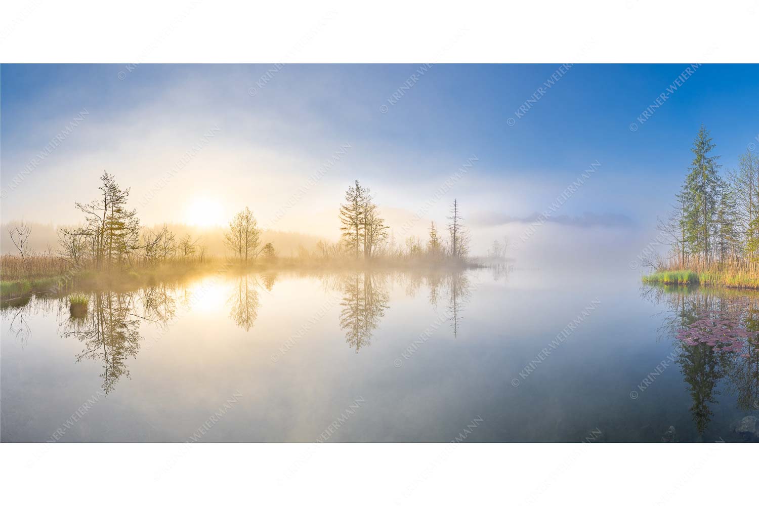 Blick über den Barmsee zum Sonnenaufgang im Soierngebirge - Barmseenebel - Seitenverhältnis 2:1 - Barmsee Krün - weitere Infos unter https://www.kriner-weiermann.de