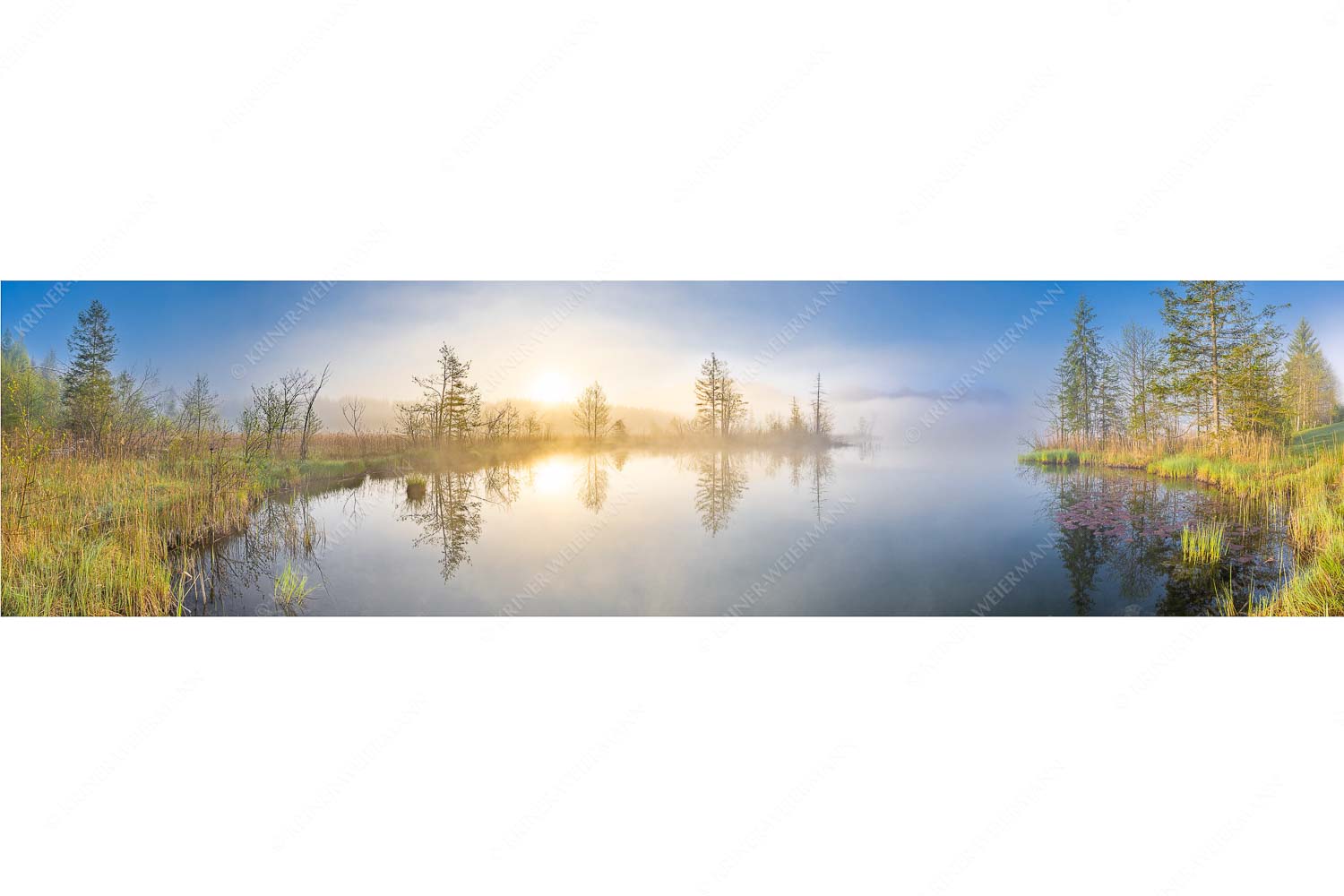 Blick über den Barmsee zum Sonnenaufgang im Soierngebirge - Barmseenebel - Seitenverhältnis 4:1 - Barmsee Krün - weitere Infos unter https://www.kriner-weiermann.de