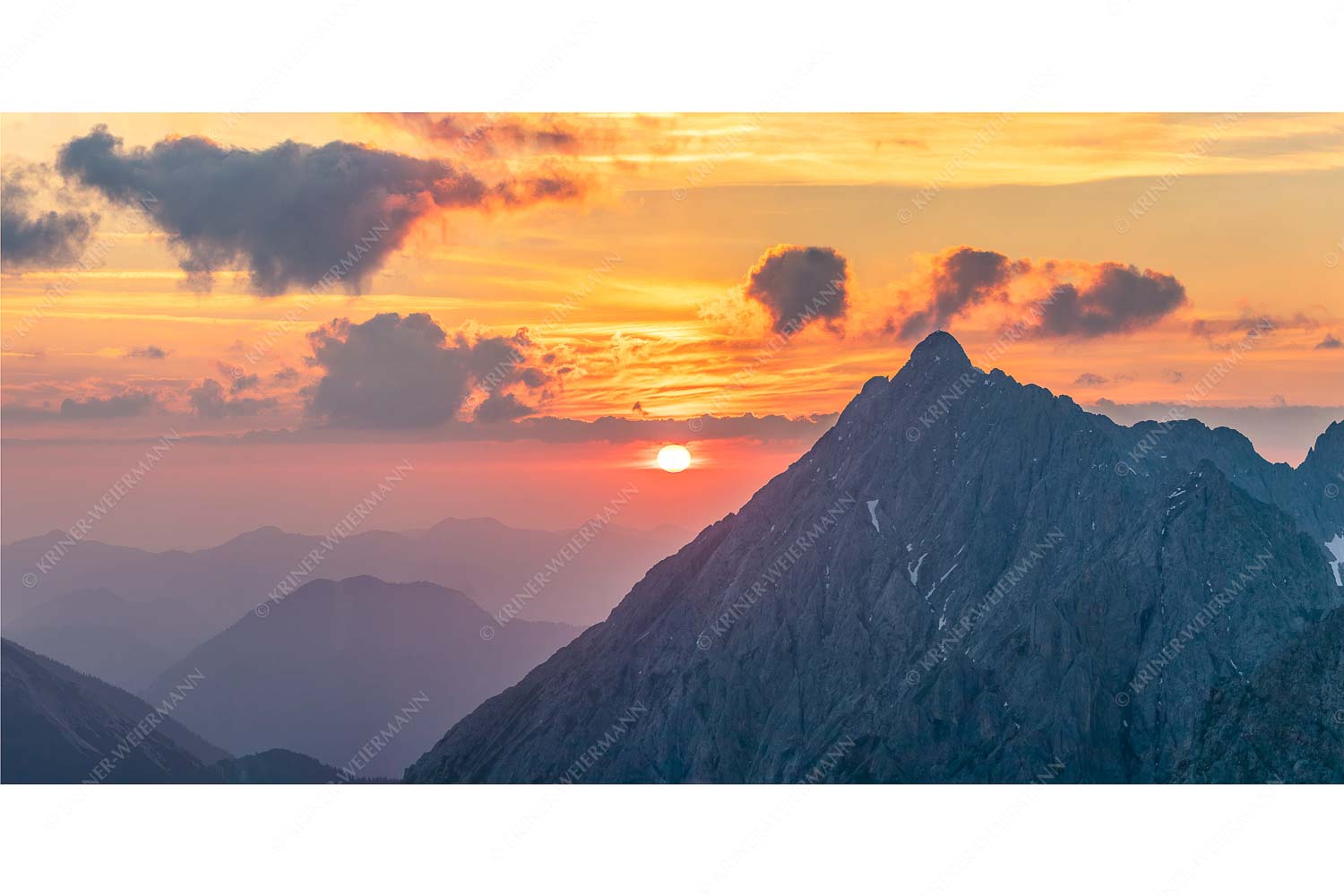 Sonnenaufgang über dem Karwendel mit Soiernspitze, Wörner und Hochkarspitze