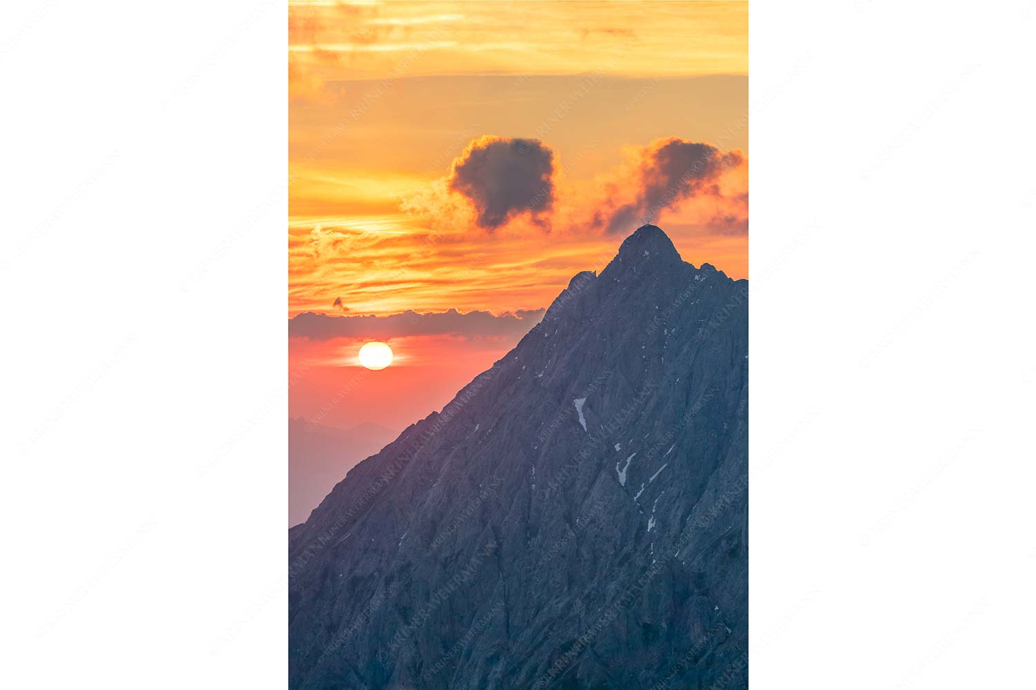 Feuerball erwacht – Seitenverhältnis 2:3 — Karwendel Sonnenaufgang Soiernspitze Wörner Sonnenaufgang über dem Karwendel mit Soiernspitze, Wörner und Hochkarspitze