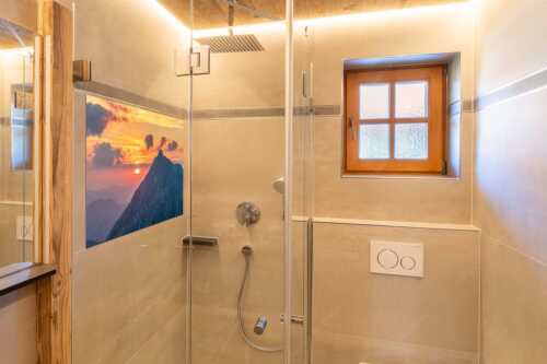 Sonnenaufgang über dem Karwendel mit Soiernspitze, Wörner und Hochkarspitze - Feuerball erwacht - Glasbild - Größe ca. 120x80cm, Seitenverhältnis 3:2 - Karwendel Sonnenaufgang Soiernspitze Wörner - weitere Infos unter https://www.kriner-weiermann.de