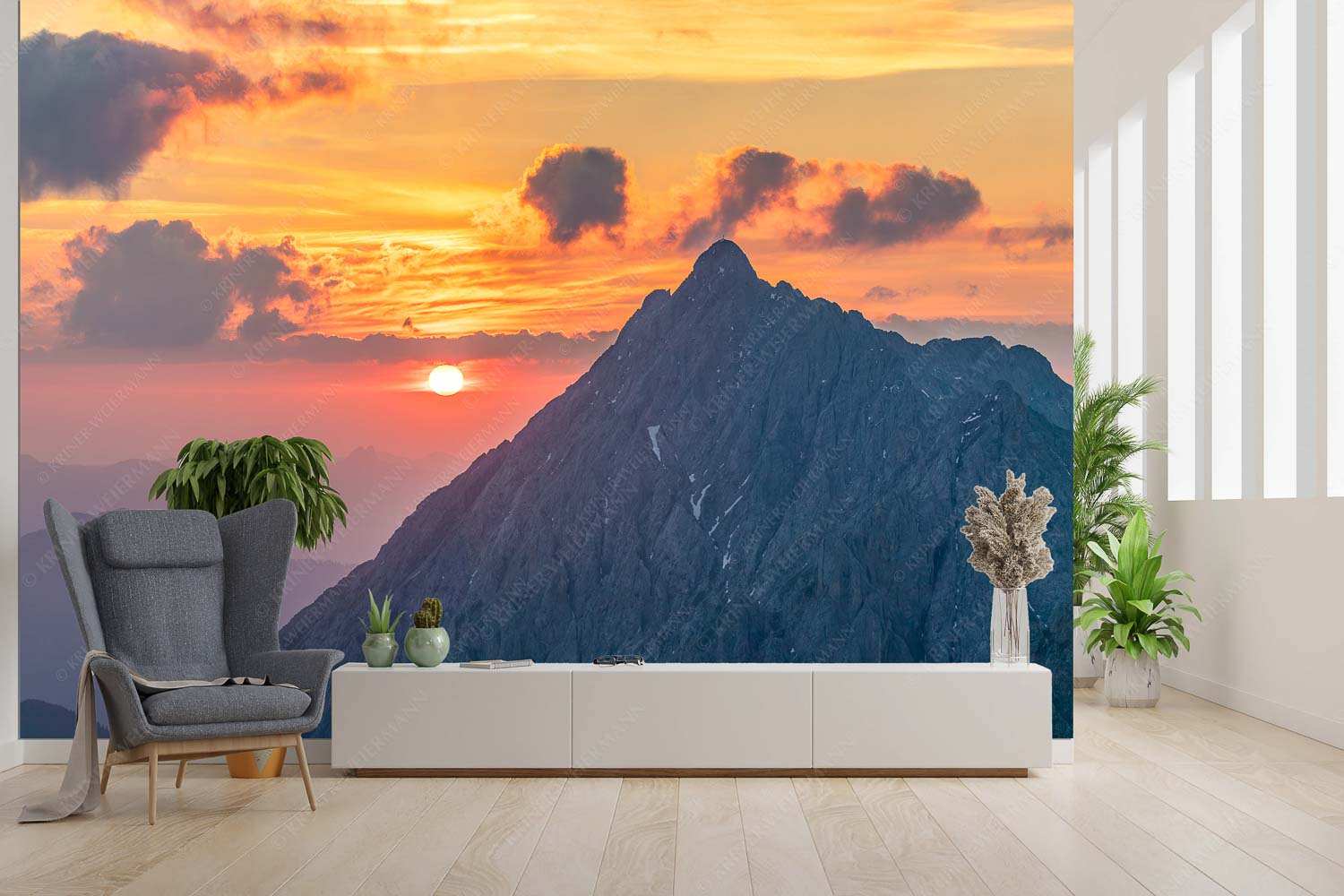 Feuerball erwacht – Fototapete – Größe ca. 300x200cm, Seitenverhältnis 3:2 — Karwendel Sonnenaufgang Soiernspitze Wörner Sonnenaufgang über dem Karwendel mit Soiernspitze, Wörner und Hochkarspitze - Feuerball erwacht - Fototapete - Größe ca. 300x200cm, Seitenverhältnis 3:2 - Karwendel Sonnenaufgang Soiernspitze Wörner - weitere Infos unter https://www.kriner-weiermann.de