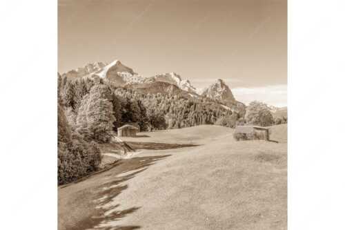 Wiesen bei Wamberg mit Blick zum Zugspitzmassiv - Herbstanfang - Seitenverhältnis 1:1 - Alpspitze Zugspitze Waxenstein - weitere Infos unter https://www.kriner-weiermann.de