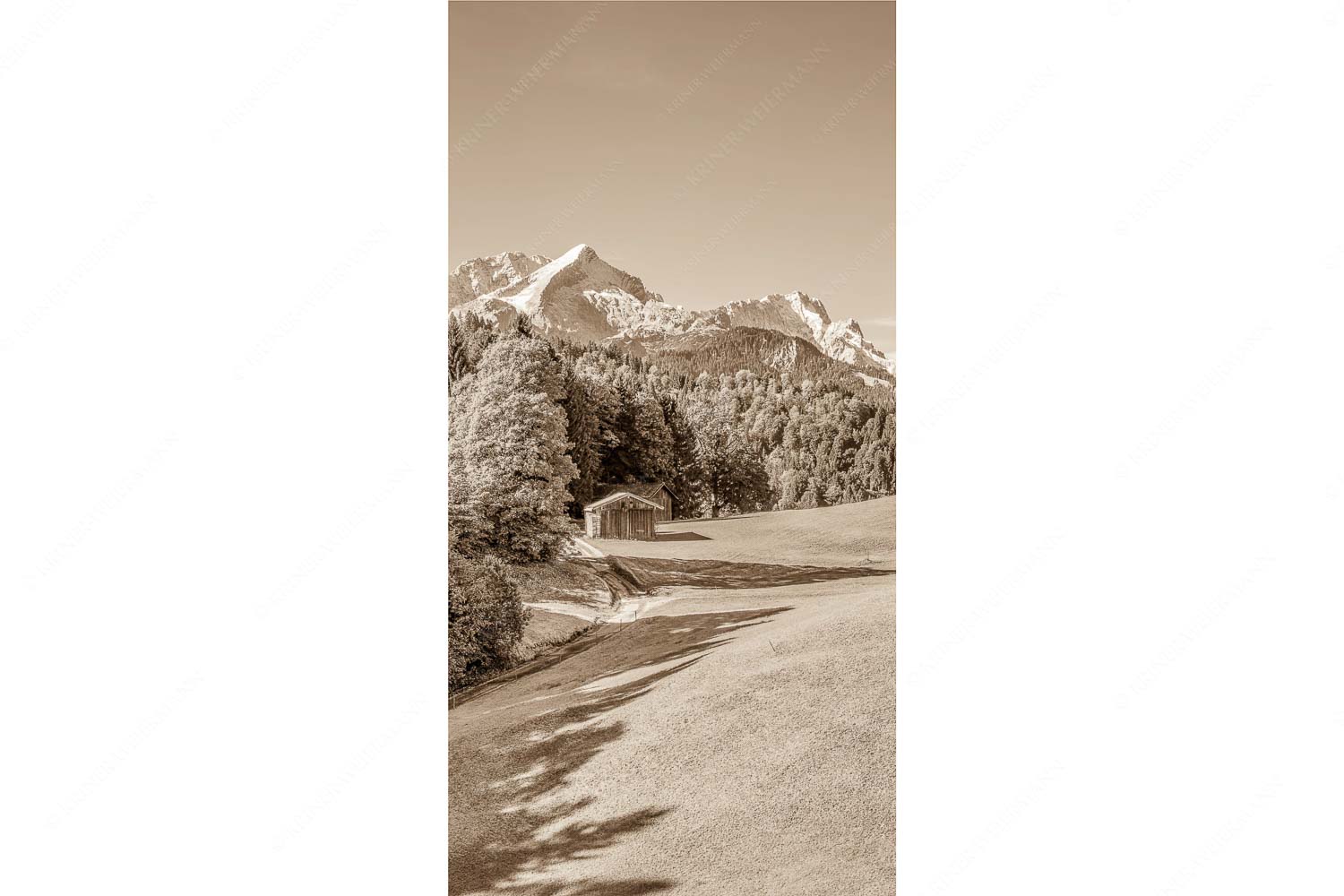 Wiesen bei Wamberg mit Blick zum Zugspitzmassiv - Herbstanfang - Seitenverhältnis 1:2 - Alpspitze Zugspitze Waxenstein - weitere Infos unter https://www.kriner-weiermann.de