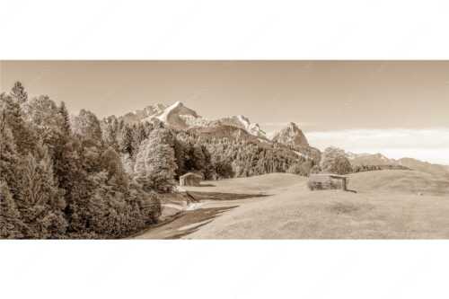Wiesen bei Wamberg mit Blick zum Zugspitzmassiv - Herbstanfang - Seitenverhältnis 2,5:1 - Alpspitze Zugspitze Waxenstein - weitere Infos unter https://www.kriner-weiermann.de
