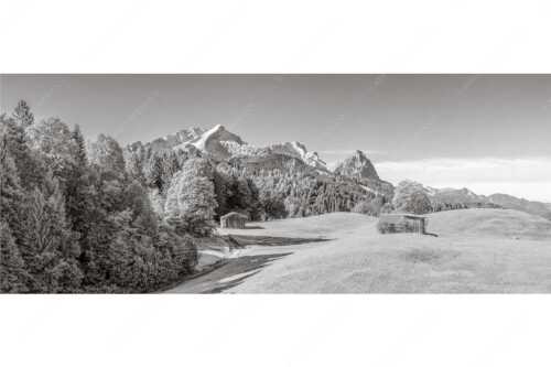 Wiesen bei Wamberg mit Blick zum Zugspitzmassiv - Herbstanfang - Seitenverhältnis 2,5:1 - Alpspitze Zugspitze Waxenstein - weitere Infos unter https://www.kriner-weiermann.de