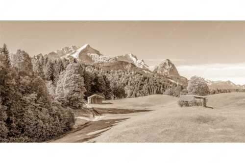 Wiesen bei Wamberg mit Blick zum Zugspitzmassiv - Herbstanfang - Seitenverhältnis 2:1 - Alpspitze Zugspitze Waxenstein - weitere Infos unter https://www.kriner-weiermann.de