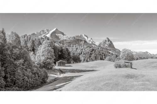 Wiesen bei Wamberg mit Blick zum Zugspitzmassiv - Herbstanfang - Seitenverhältnis 2:1 - Alpspitze Zugspitze Waxenstein - weitere Infos unter https://www.kriner-weiermann.de