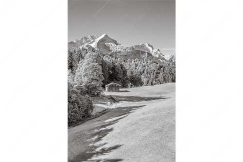 Wiesen bei Wamberg mit Blick zum Zugspitzmassiv - Herbstanfang - Seitenverhältnis 2:3 - Alpspitze Zugspitze Waxenstein - weitere Infos unter https://www.kriner-weiermann.de