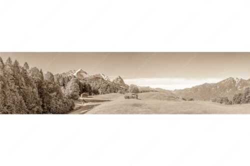 Wiesen bei Wamberg mit Blick zum Zugspitzmassiv - Herbstanfang - Seitenverhältnis 4:1 - Alpspitze Zugspitze Waxenstein - weitere Infos unter https://www.kriner-weiermann.de