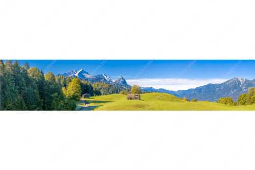 Wiesen bei Wamberg mit Blick zum Zugspitzmassiv - Herbstanfang - Seitenverhältnis 5:1 - Alpspitze Zugspitze Waxenstein - weitere Infos unter https://www.kriner-weiermann.de