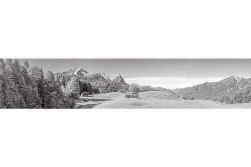 Wiesen bei Wamberg mit Blick zum Zugspitzmassiv - Herbstanfang - Seitenverhältnis 5:1 - Alpspitze Zugspitze Waxenstein - weitere Infos unter https://www.kriner-weiermann.de