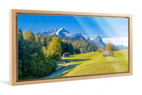 Wiesen bei Wamberg mit Blick zum Zugspitzmassiv - Herbstanfang - Foto im Schattenfugen-Rahmen, Seitenverhältnis 2:1 - Alpspitze Zugspitze Waxenstein - weitere Infos unter https://www.kriner-weiermann.de