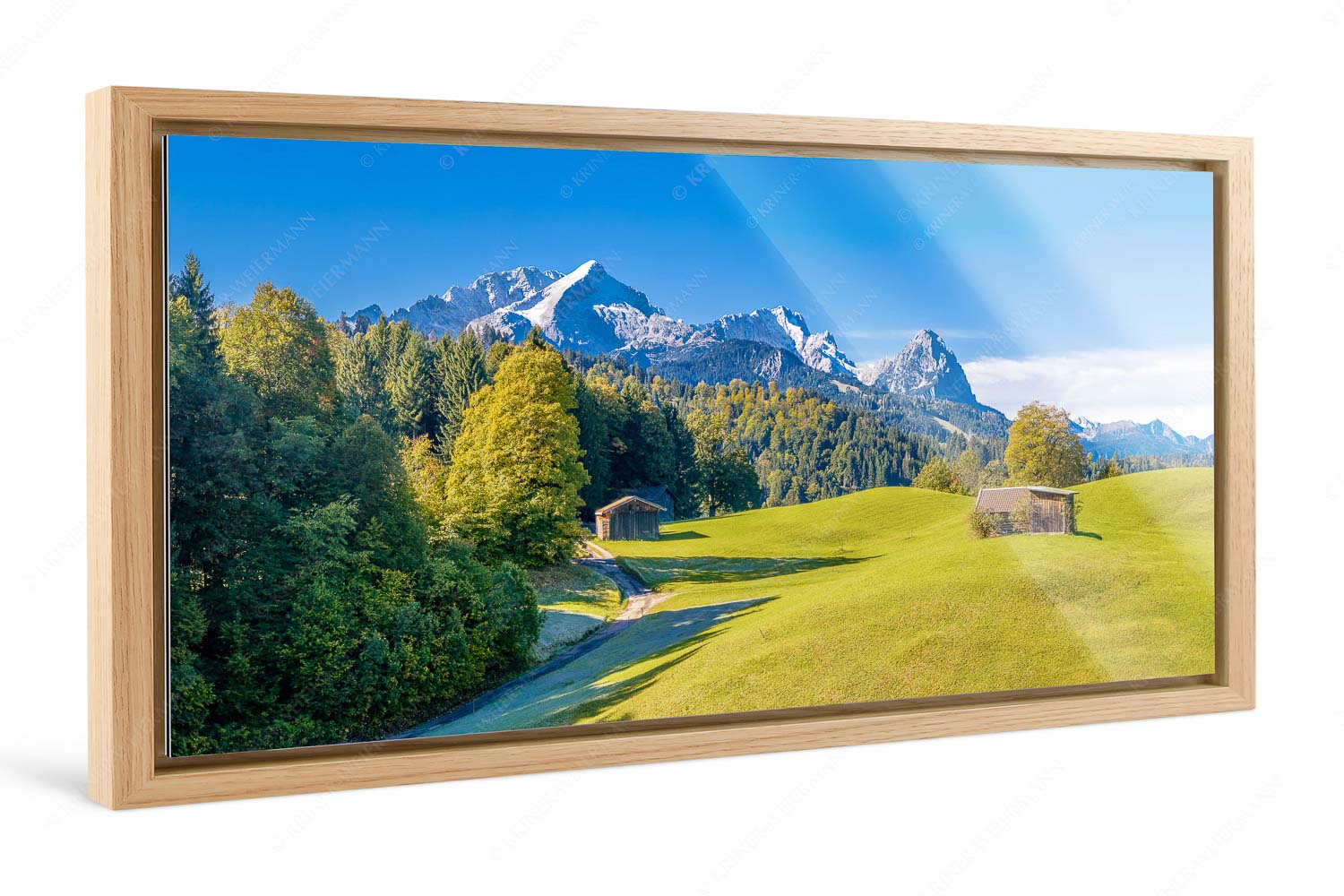 Wiesen bei Wamberg mit Blick zum Zugspitzmassiv - Herbstanfang - Foto im Schattenfugen-Rahmen, Seitenverhältnis 2:1 - Alpspitze Zugspitze Waxenstein - weitere Infos unter https://www.kriner-weiermann.de