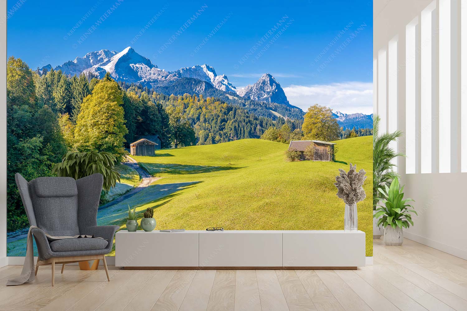 Herbstanfang – Fototapete – Größe ca. 300x200cm, Seitenverhältnis 3:2 — Alpspitze Zugspitze Waxenstein Wiesen bei Wamberg mit Blick zum Zugspitzmassiv - Herbstanfang - Fototapete - Größe ca. 300x200cm, Seitenverhältnis 3:2 - Alpspitze Zugspitze Waxenstein - weitere Infos unter https://www.kriner-weiermann.de