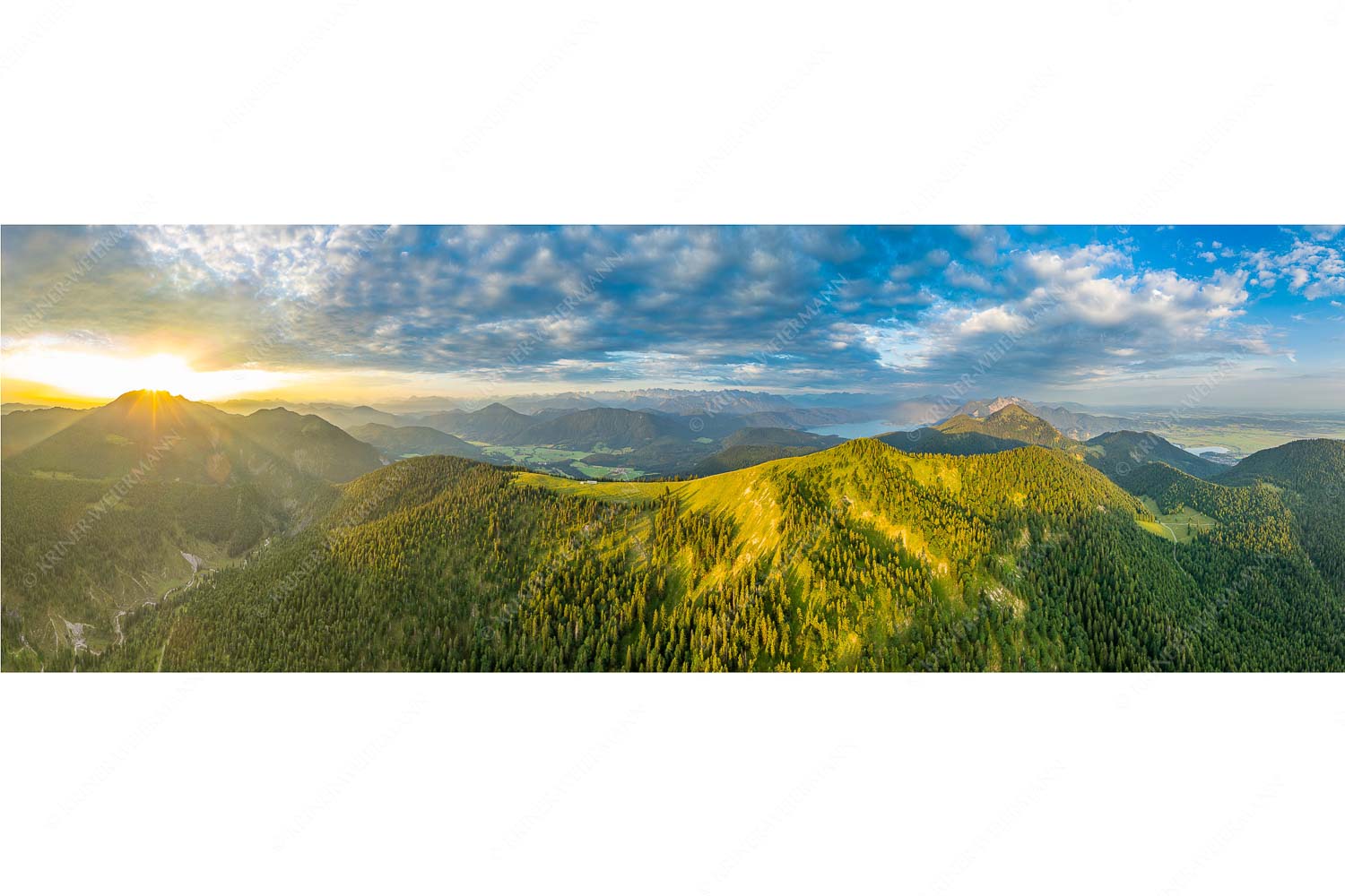 Sonnenaufgang über Benediktenwand mit Jachenau und Walchensee