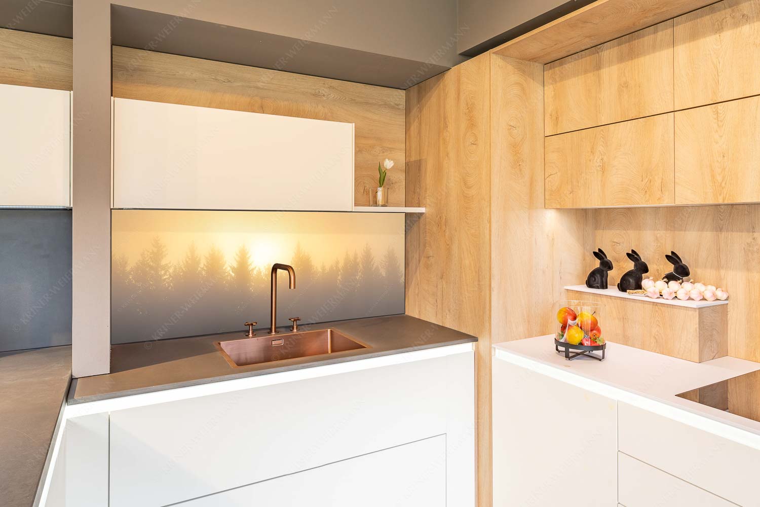 Lichtwerden – Küchenrückwand – Größe ca. 150x60cm, Seitenverhältnis 2,5:1 — Sonne Nebel Wald Sonnenaufgang im Nebel - Lichtwerden - Küchenrückwand - Größe ca. 150x60cm, Seitenverhältnis 2,5:1 - Sonne Nebel Wald - weitere Infos unter https://www.kriner-weiermann.de