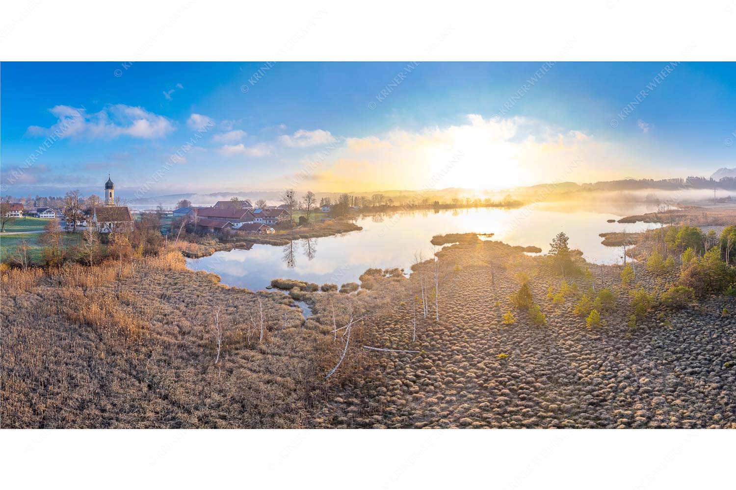 Blick über den Froschhauser See in den Sonnenaufgang