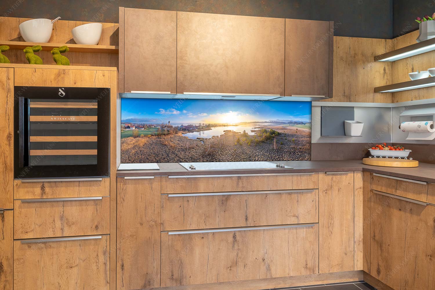 Morgens in Froschhausen – Küchenrückwand – Größe ca. 180x60cm, Seitenverhältnis 3:1 — Froschhausener See mit Kirche Blick über den Froschhauser See in den Sonnenaufgang - Morgens in Froschhausen - Küchenrückwand - Größe ca. 180x60cm, Seitenverhältnis 3:1 - Froschhausener See mit Kirche - weitere Infos unter https://www.kriner-weiermann.de