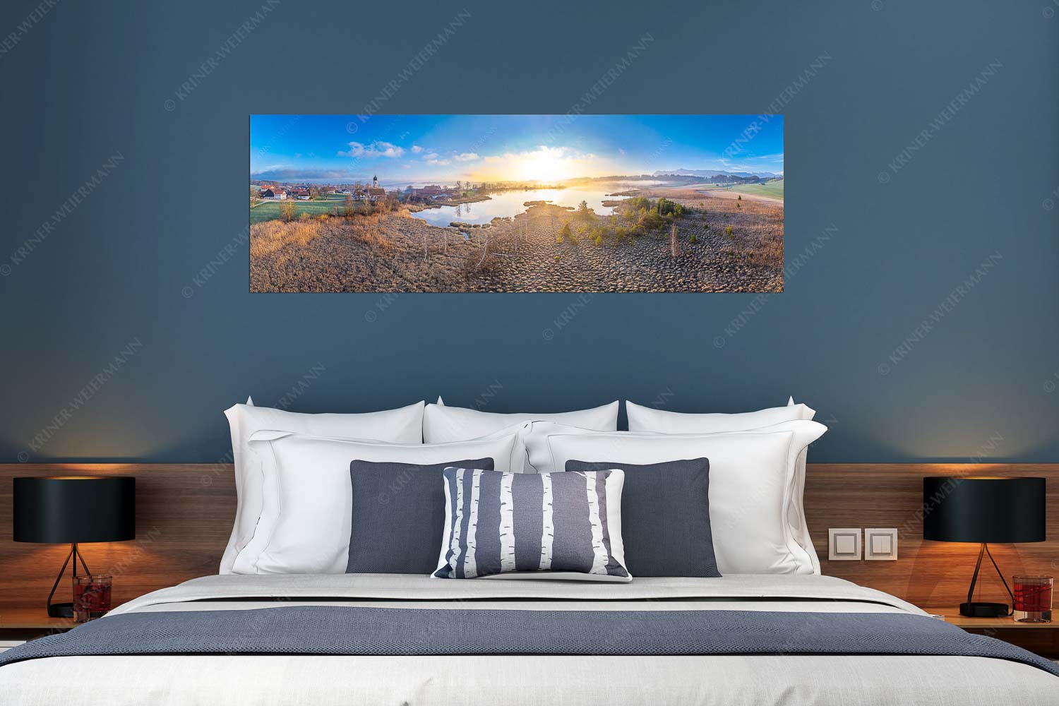 Morgens in Froschhausen – Wandbild – Größe ca. 180x60cm, Seitenverhältnis 3:1 — Froschhausener See mit Kirche Blick über den Froschhauser See in den Sonnenaufgang - Morgens in Froschhausen - Wandbild - Größe ca. 180x60cm, Seitenverhältnis 3:1 - Froschhausener See mit Kirche - weitere Infos unter https://www.kriner-weiermann.de