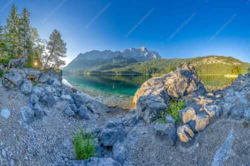 Blick über den Eibsee zur Zugspitze - Ruhe vor dem Sturm - Seitenverhältnis 3:2 - Eibsee Zugspitze Wetterstein - weitere Infos unter https://www.kriner-weiermann.de