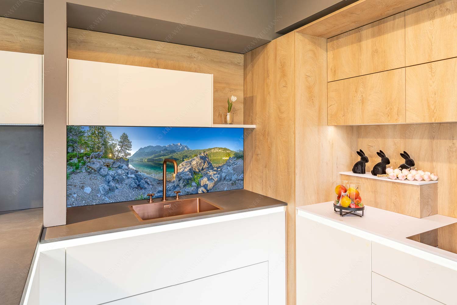 Ruhe vor dem Sturm – Küchenrückwand – Größe ca. 150x60cm, Seitenverhältnis 2,5:1 — Eibsee Zugspitze Wetterstein Blick über den Eibsee zur Zugspitze - Ruhe vor dem Sturm - Küchenrückwand - Größe ca. 150x60cm, Seitenverhältnis 2,5:1 - Eibsee Zugspitze Wetterstein - weitere Infos unter https://www.kriner-weiermann.de