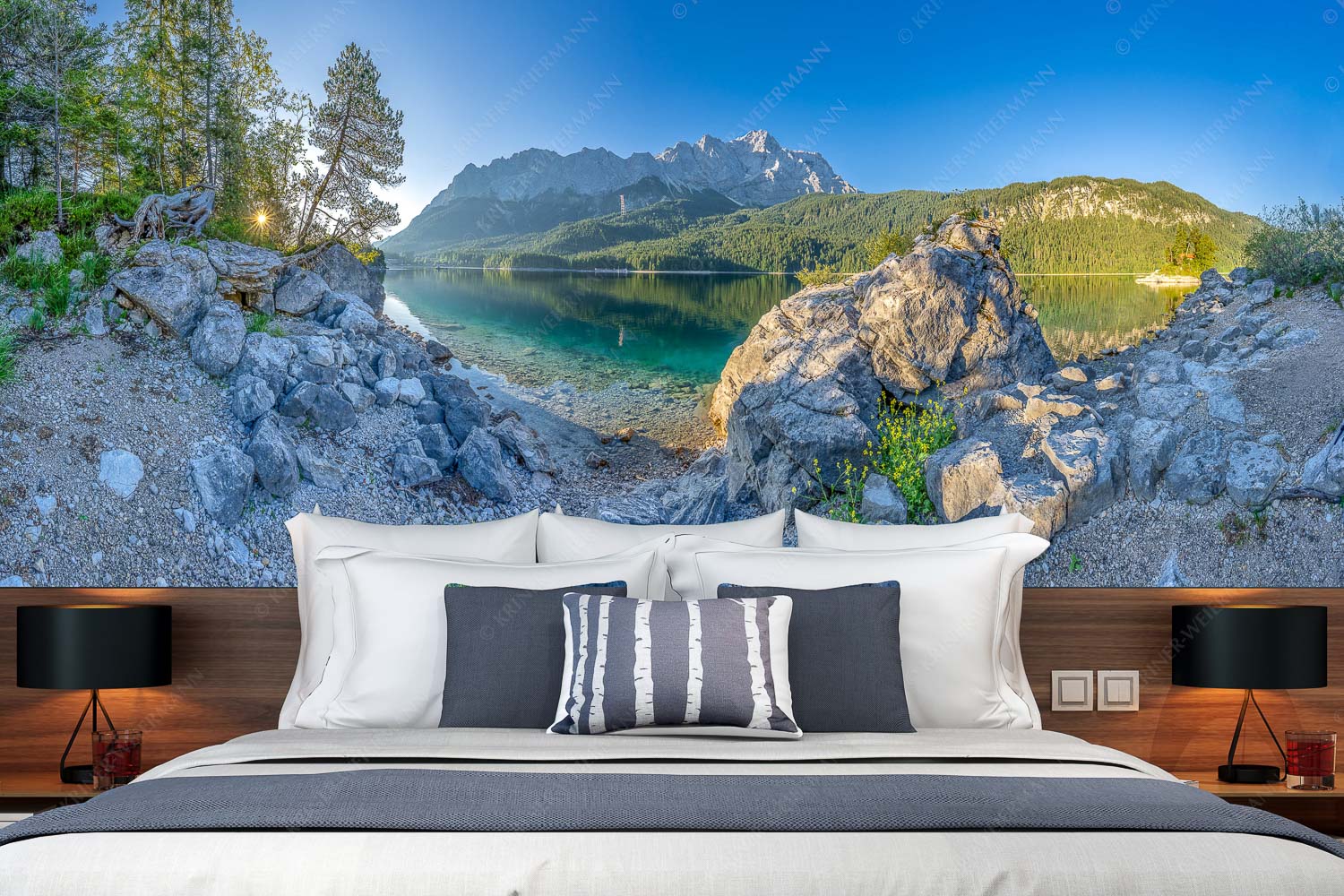 Ruhe vor dem Sturm – Fototapete – Größe ca. 350x140cm, Seitenverhältnis 2,5:1 — Eibsee Zugspitze Wetterstein Blick über den Eibsee zur Zugspitze - Ruhe vor dem Sturm - Fototapete - Größe ca. 350x140cm, Seitenverhältnis 2,5:1 - Eibsee Zugspitze Wetterstein - weitere Infos unter https://www.kriner-weiermann.de