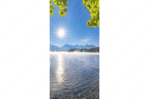 Morgennebel über dem Barmsee mit Karwendel-Silhouette - Uferleuchten - Seitenverhältnis 1:2 - Barmsee Karwendel - weitere Infos unter https://www.kriner-weiermann.de