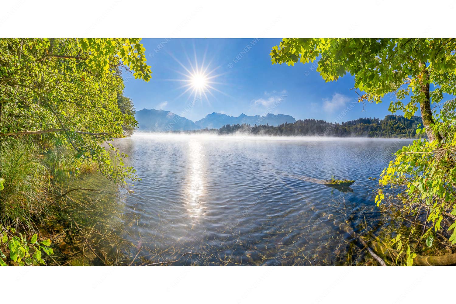 Morgennebel über dem Barmsee mit Karwendel-Silhouette