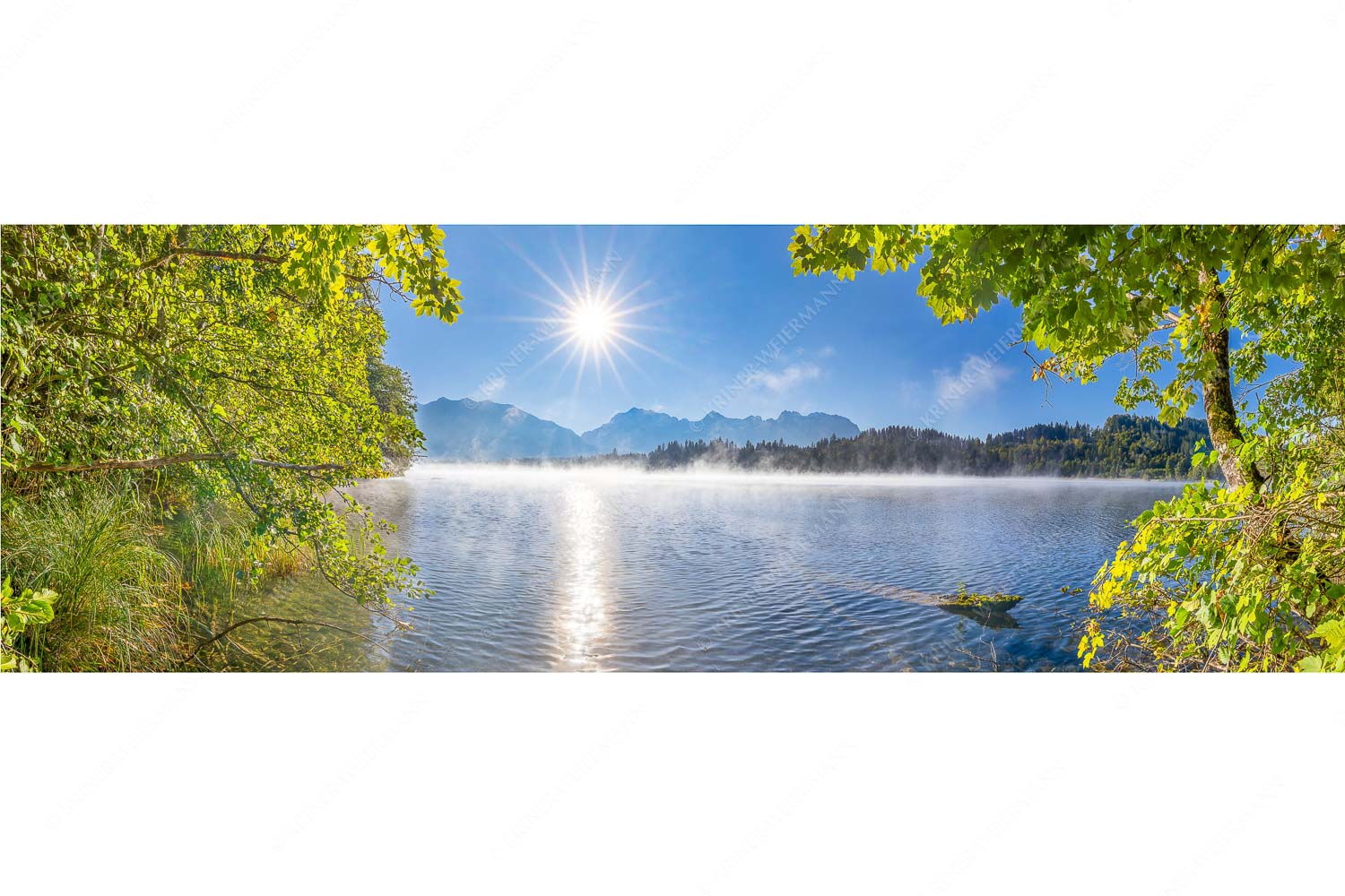 Morgennebel über dem Barmsee mit Karwendel-Silhouette